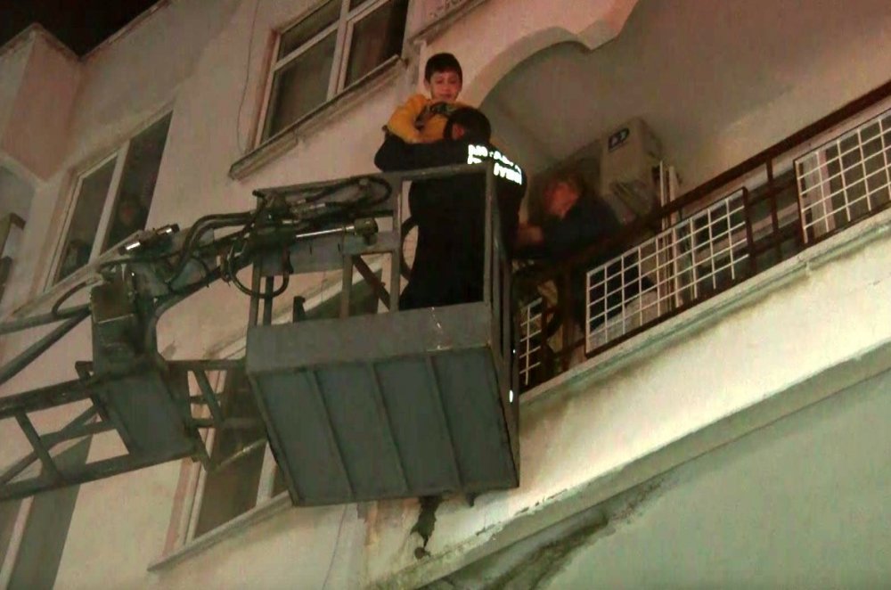 İş hanında çıkan yangında can pazarı!