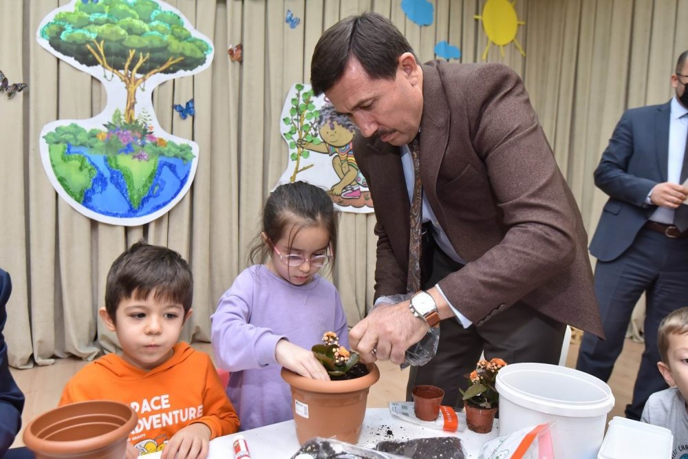 Karatay anaokullarında minikler toprak ve geri dönüşüm bilinciyle yetişiyor