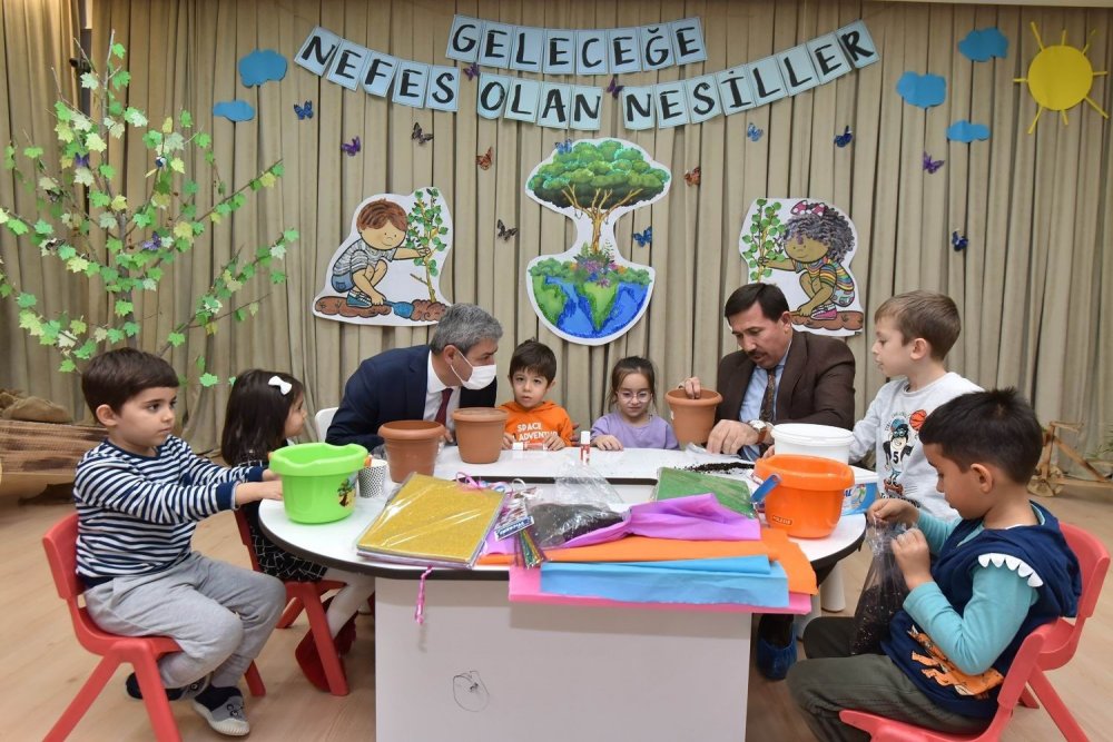 Karatay anaokullarında minikler toprak ve geri dönüşüm bilinciyle yetişiyor