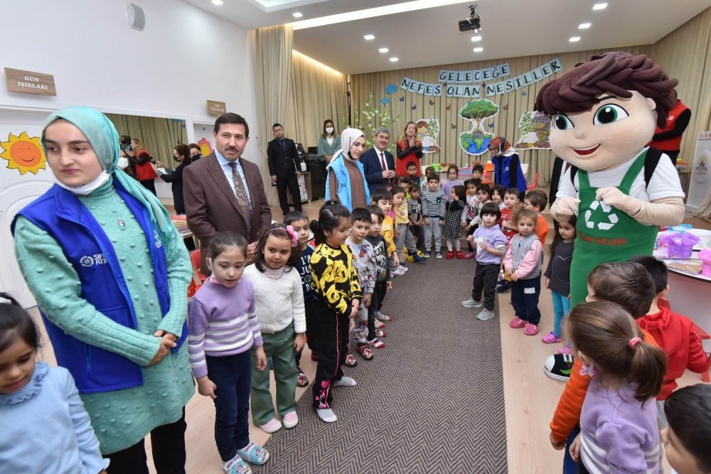 Karatay anaokullarında minikler toprak ve geri dönüşüm bilinciyle yetişiyor