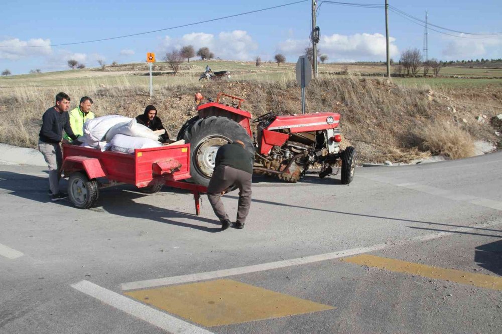 Konya’da traktörle çarpışan kamyon refüje çıkarak durabildi! 1'i ağır 2 yaralı