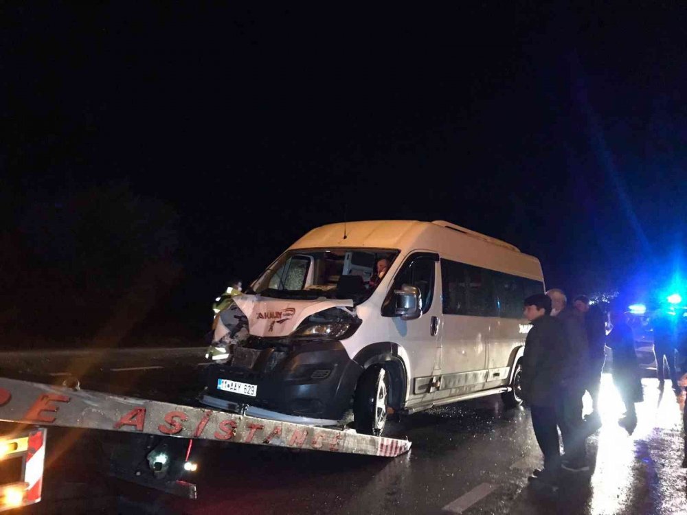 Tıra arkadan çarpan İşçi servisinde 8 kişi yaralandı