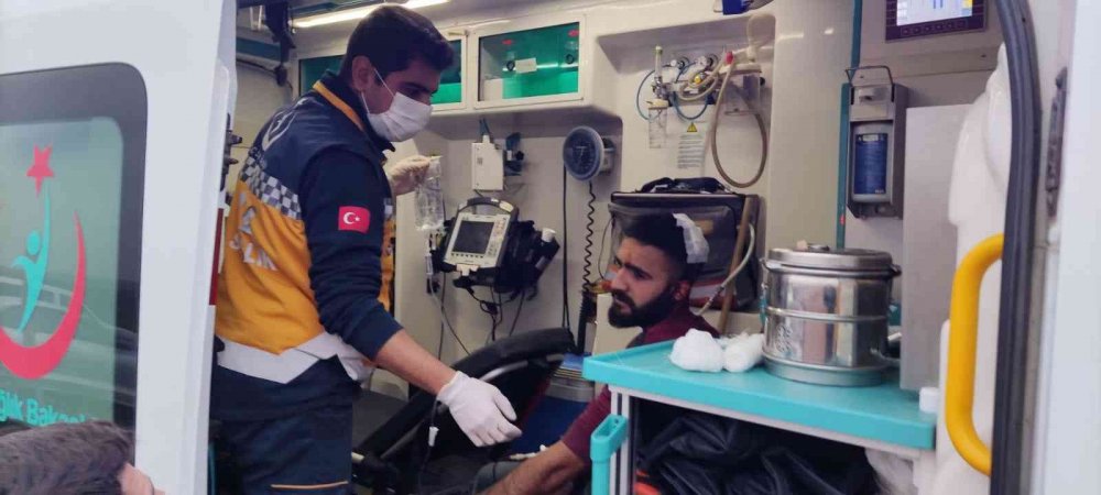 Öğrencilerin kavgasına veliler de karıştı! 1 ölü 7'si ağır 12 yaralı