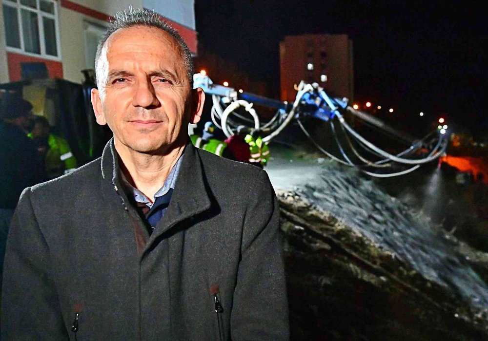 İzmir Narlıdere’de istinat duvarı çöktü!