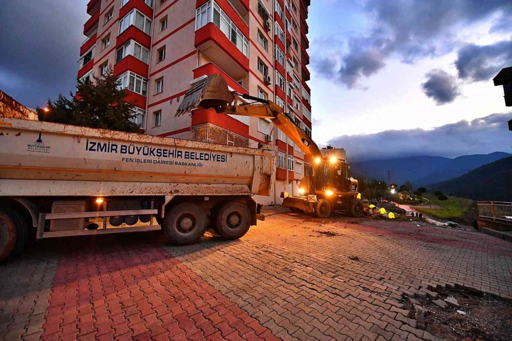İzmir Narlıdere’de istinat duvarı çöktü!