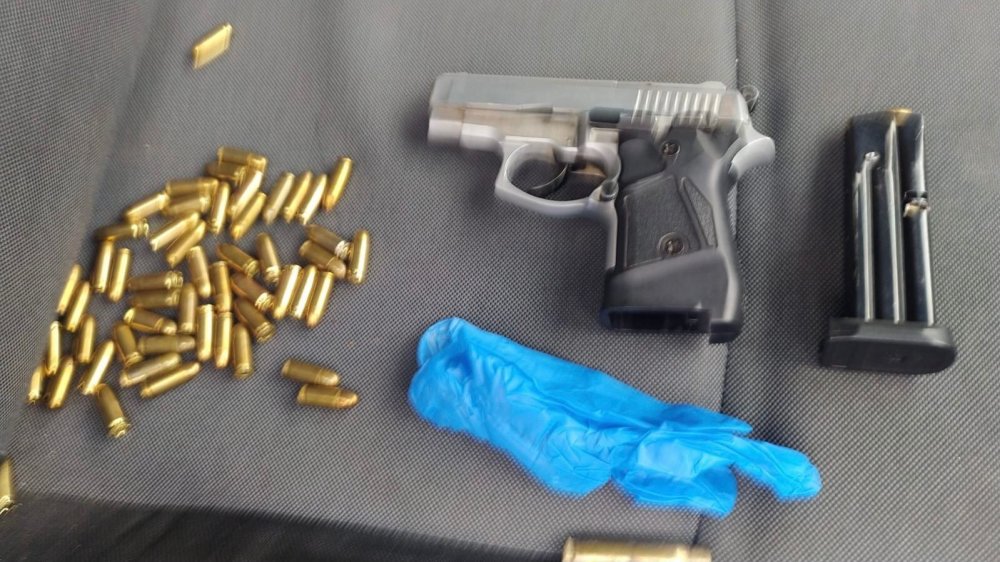 Kartal timlerinin durdurduğu otomobilden Bizans dönemine ait 46 adet sikke ve silah çıktı