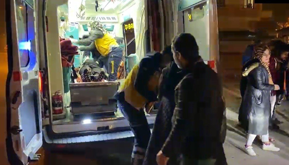 Konya'da yolun karşısına geçmek isterken otomobilin çarptığı genç kız ağır yaralandı