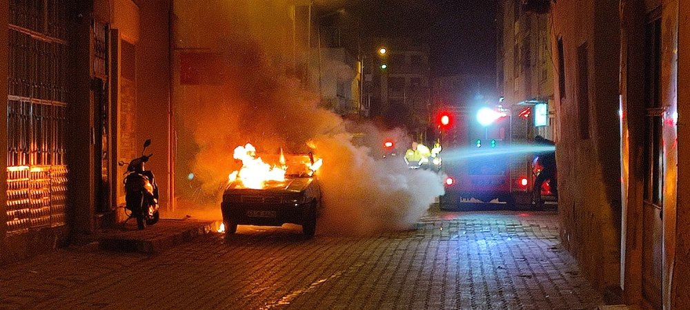 Otomobili ateşe verip video çeken kundakçı tutuklandı