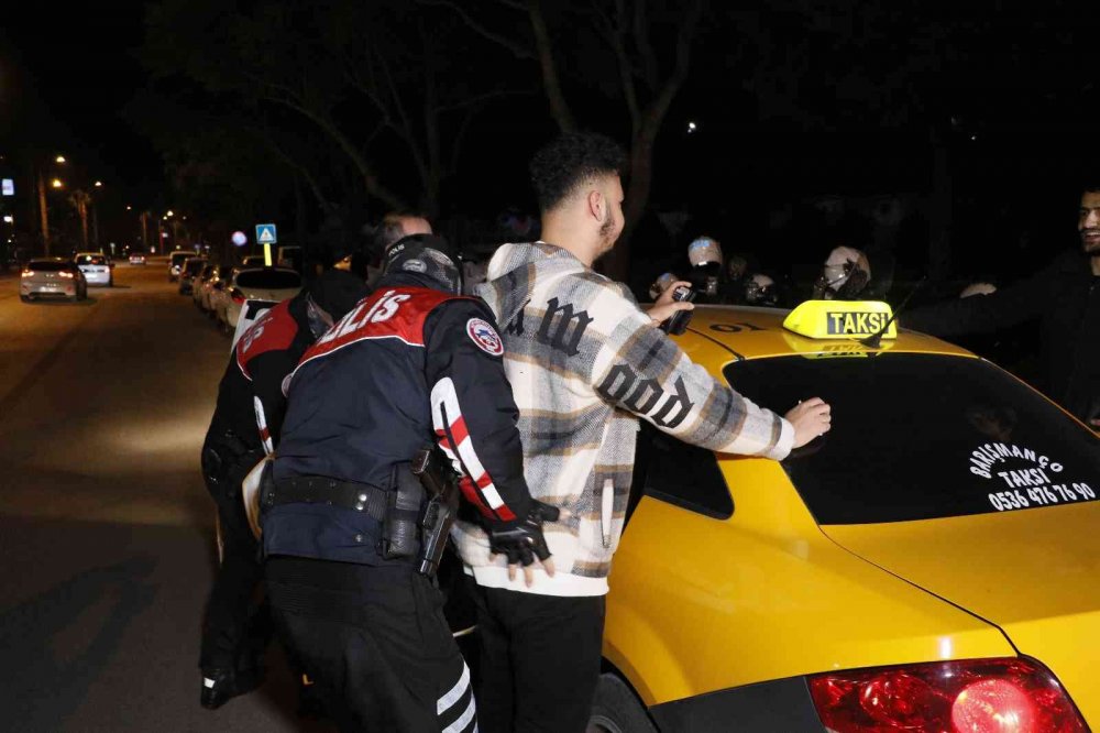 'Huzur ve Güven' uygulamasında 8 ruhsatsız silah ve aranan 56 suçlu yakalandı