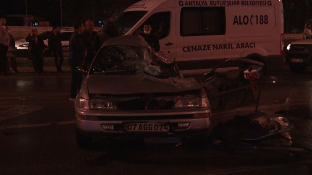 Karşı şeride geçen kamyon dehşeti yaşattı! 1 ölü 1’i ağır 4 yaralı