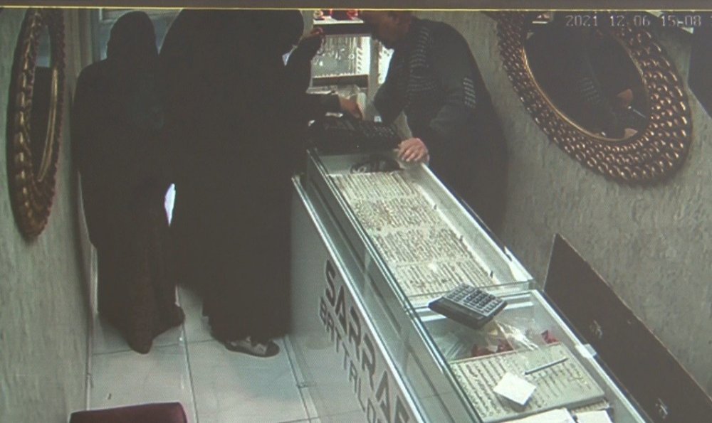 Konya'da kuyumcuya giren 3 peçeli kadın 1 milyon liralık pırlantayı çaldı