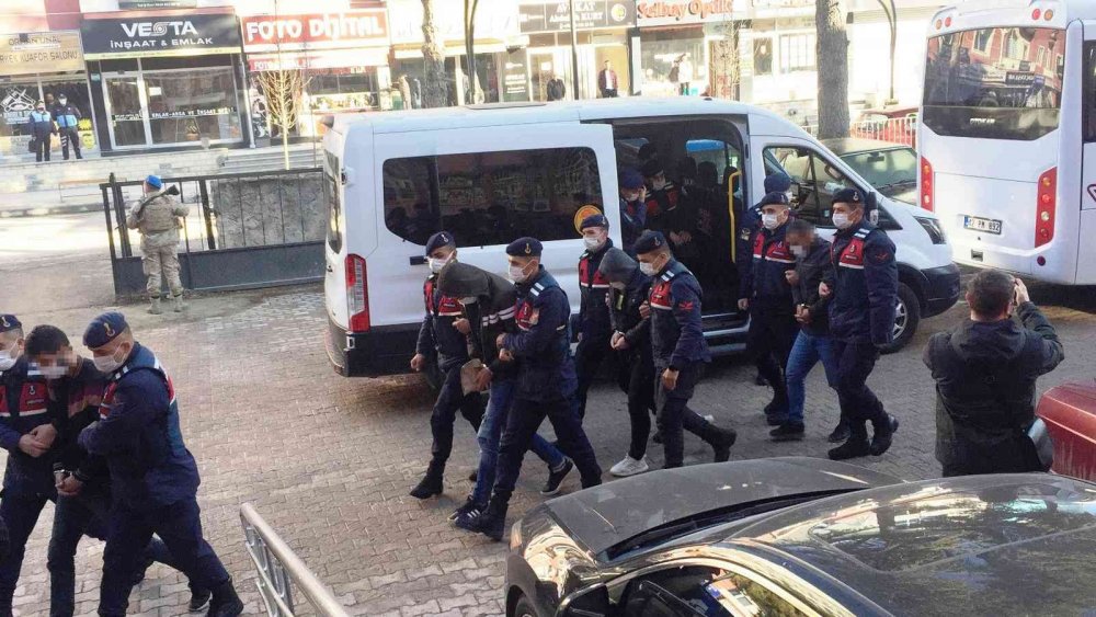 Konya'daki siber dolandırıcılık soruşturmasında yeni gelişme! Bilgi almaya geldiği adliyede tutuklandı