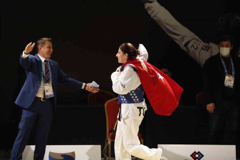 Milli Taekwondocu Meryem Betül Çavdar dünya şampiyonu oldu