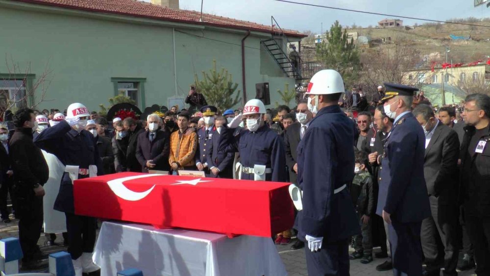 Şehit Uzman Çavuş İdris Aksöz'e son görev
