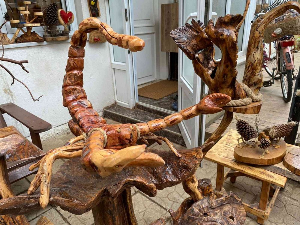 İşsiz kalan aşçıbaşı yeteneğini keşfetti! Çürük ağaçları sanat eserine dönüştürüyor