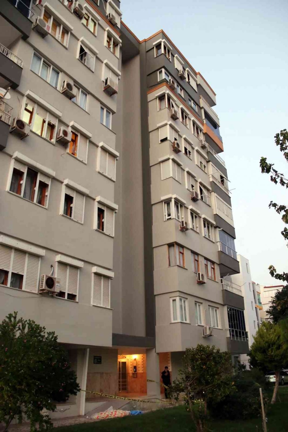 Kanser hastası Nuket Akar site girişinde ölü bulundu