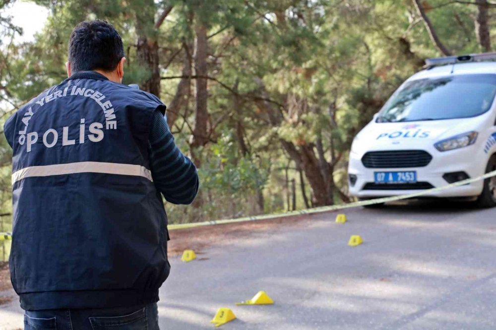 Ormanda bulunan erkek cesedi için sigara izmaritleri dahi inceleniyor