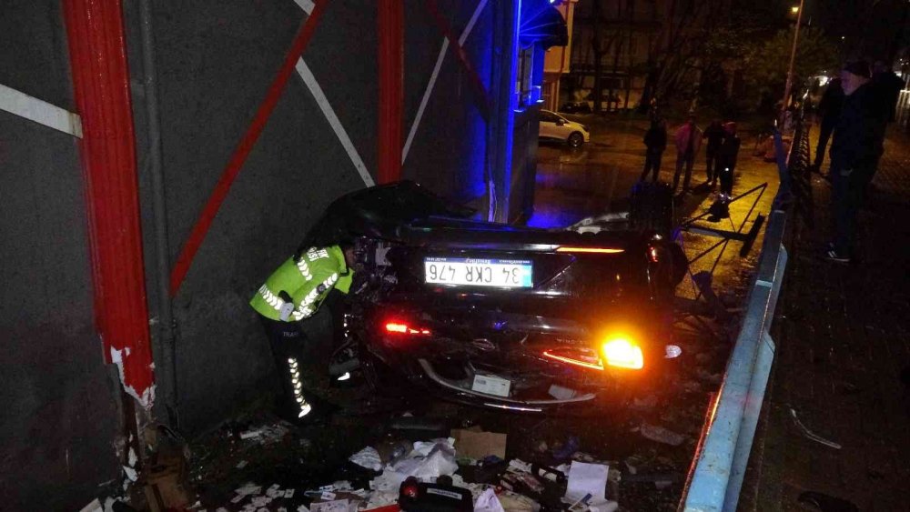 Otomobil takla atarak yan yolu uçtu! 1 ölü 1 yaralı