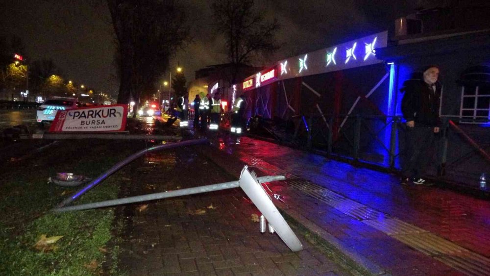 Otomobil takla atarak yan yolu uçtu! 1 ölü 1 yaralı