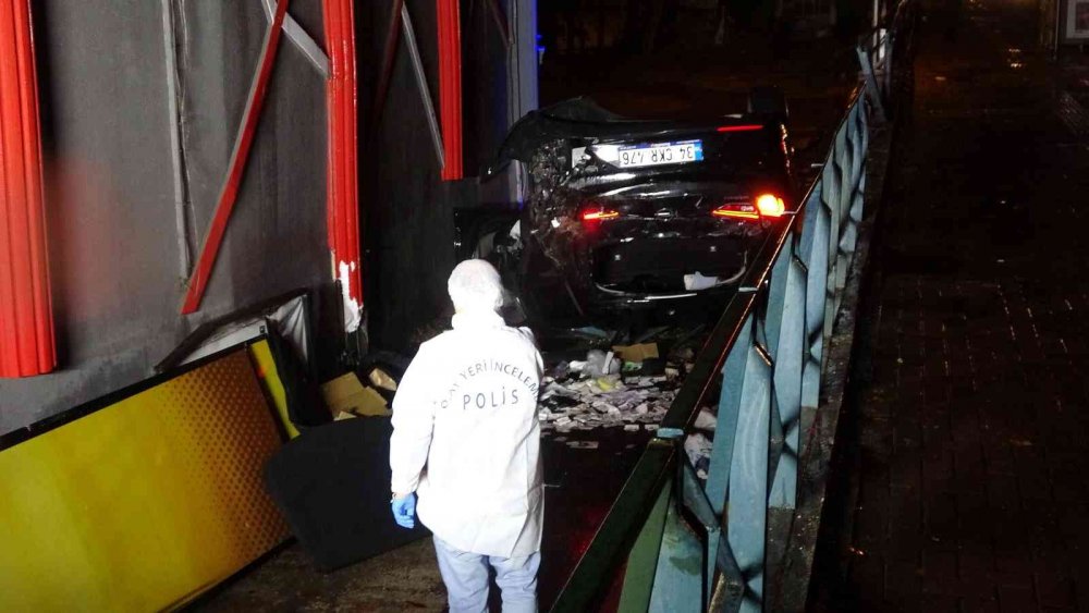 Otomobil takla atarak yan yolu uçtu! 1 ölü 1 yaralı