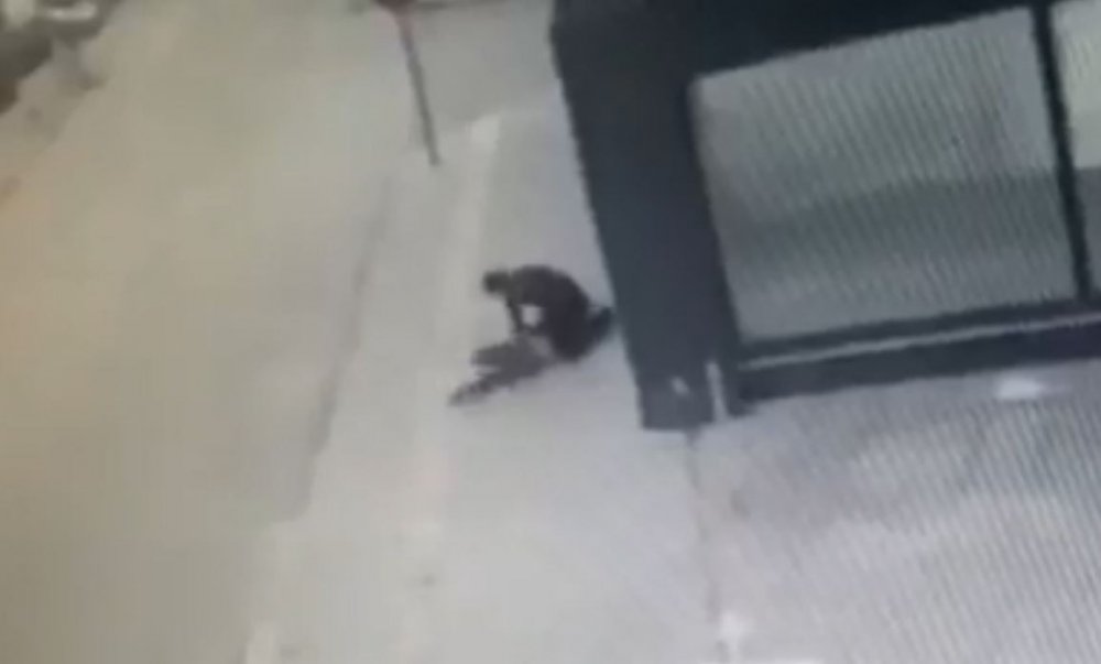 Sözleşmeli er Kadına Şiddetle Mücadelede çalışan kadın polisi bıçakladı!