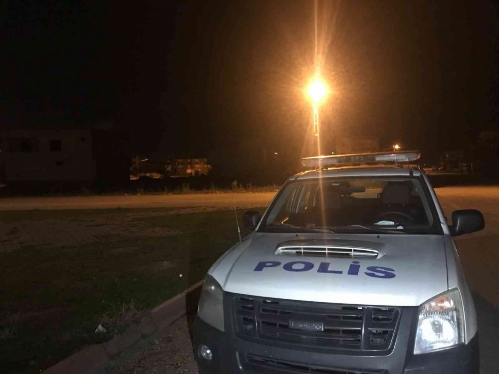 Adana'da elektrik direğine tırmanan genç elektrik akımına kapılıp öldü