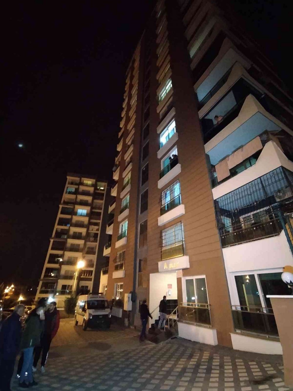 Barıştığı eşini bir gün sonra defalarca ateş ederek öldürdü