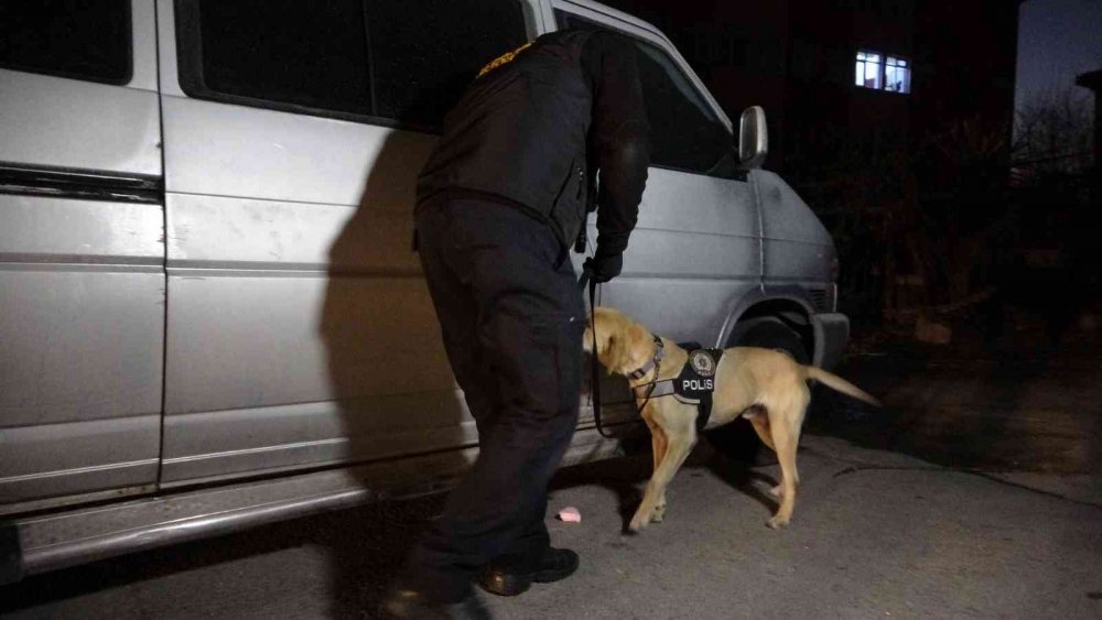Narkotikten 350 polisle dev uyuşturucu operasyonu!