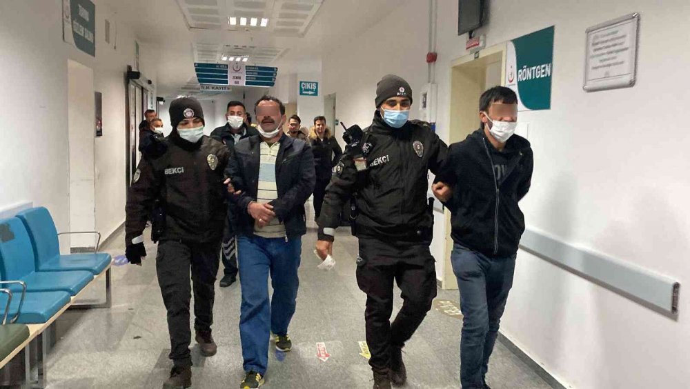 Aksaray'da uyuşturucu kullanırken yakalanan şahıslar muhabirleri tehdit etti