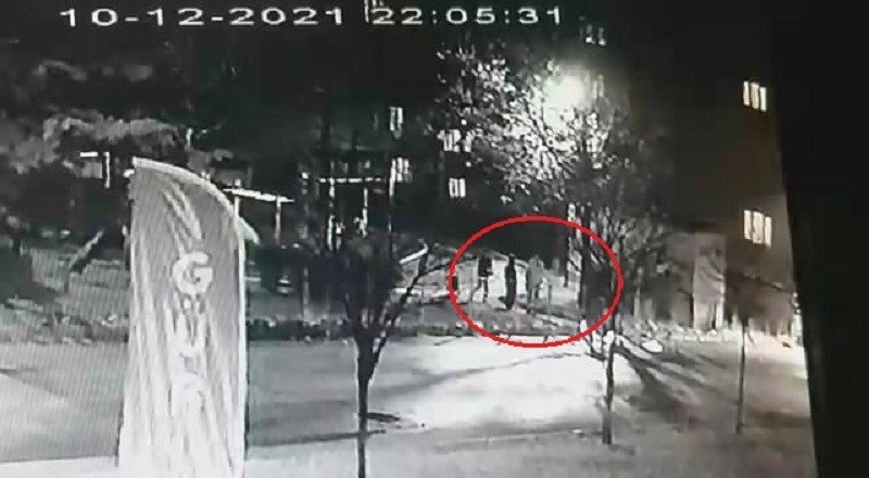 Arkadaşını dezenfektan verip yaktı serbest kaldı