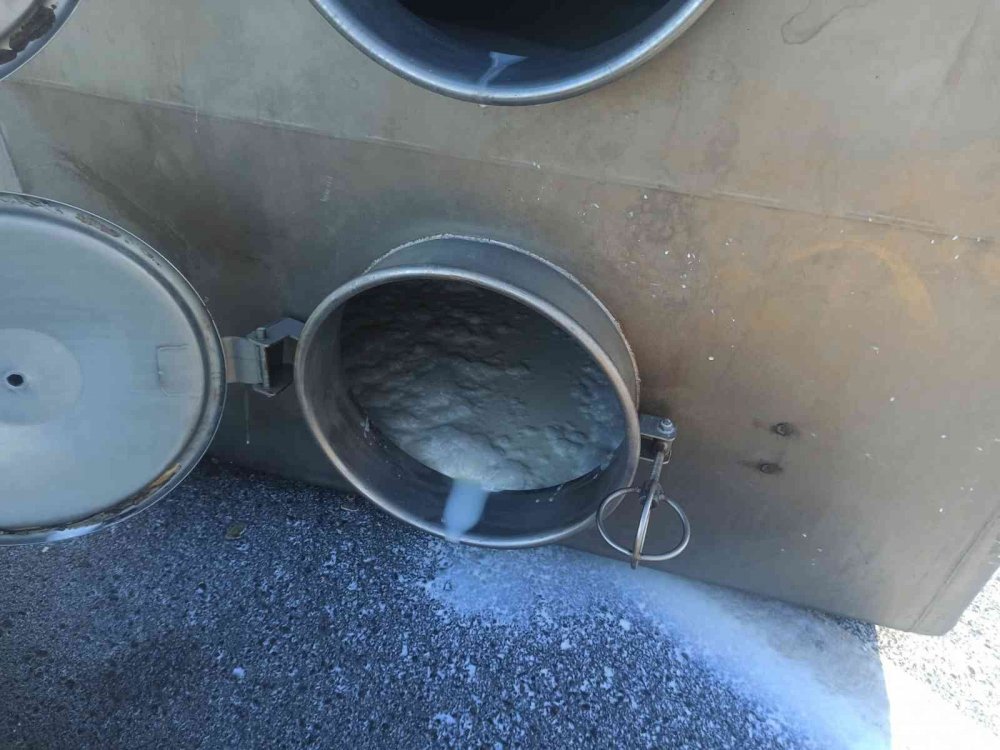 Konya - Aksaray yolunda kaza! Sütler yola saçıldı 2 yaralı