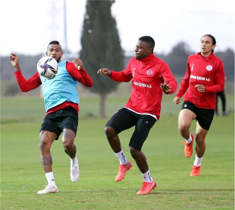 Antalyaspor'da Konyaspor maçı hazırlığı sürüyor