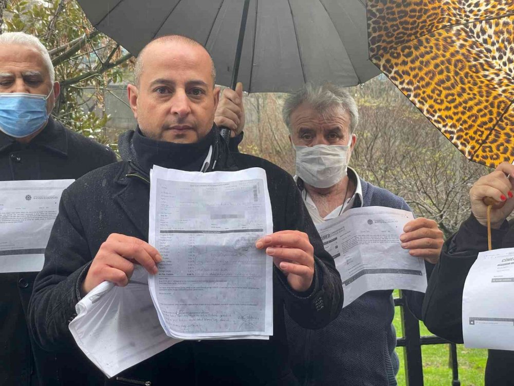 Araçlarını alamayan vatandaşlar otomotiv stokçularına isyan etti