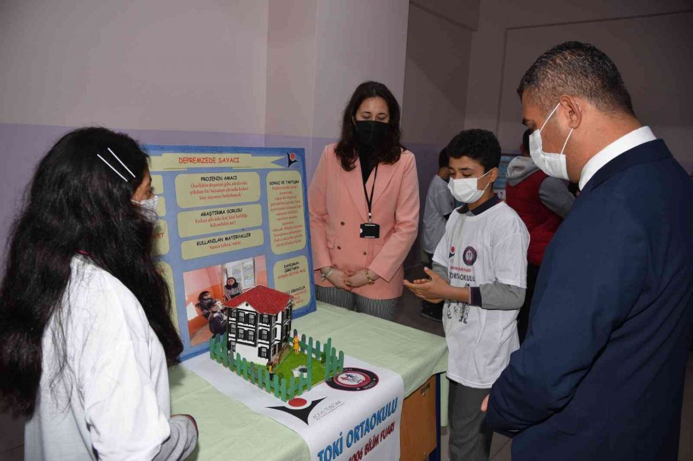 Denizli Pamukkale TOKİ Ortaokulu’nda 4006 Bilim Fuarı açıldı