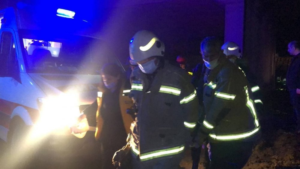 Gece vardiyası işçilerini taşıyan servis köprü inşaatına uçtu! 5 işçi yaralandı