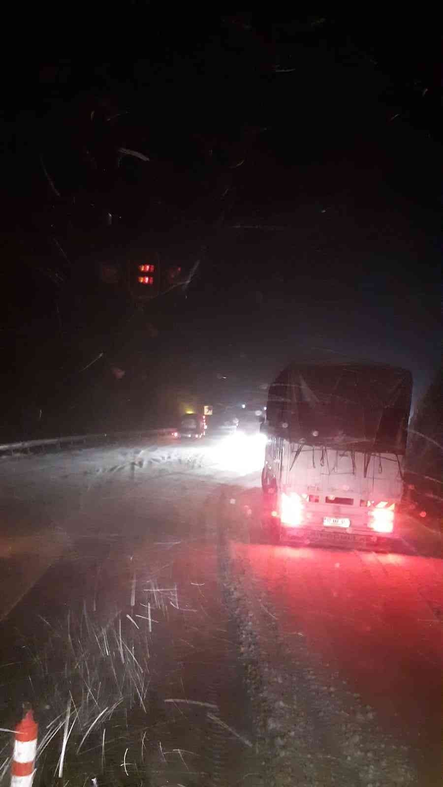 Konya-Antalya yolunda kar bastırdı! Alacabel bembeyaz