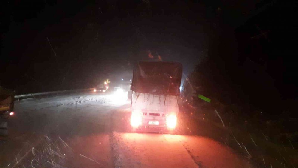 Konya-Antalya yolunda kar bastırdı! Alacabel bembeyaz