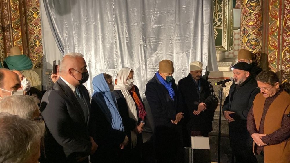 Konya'da tarihi gün! Hz. Mevlana’nın sanduka ve puşidesi 126 yıl sonra yenilendi