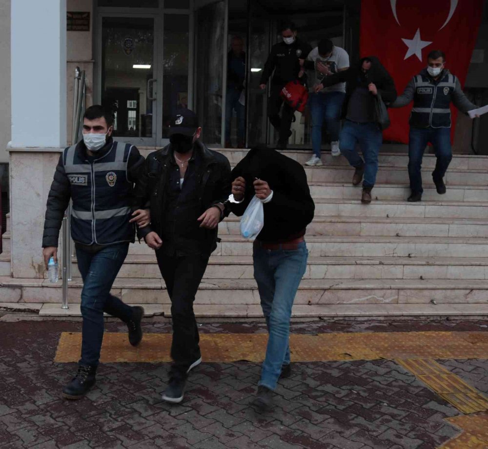 10 ilde hırsızlık ve dolandırıcılıktan 21 ayrı yakalama kararı olan suç makinesi yakalandı