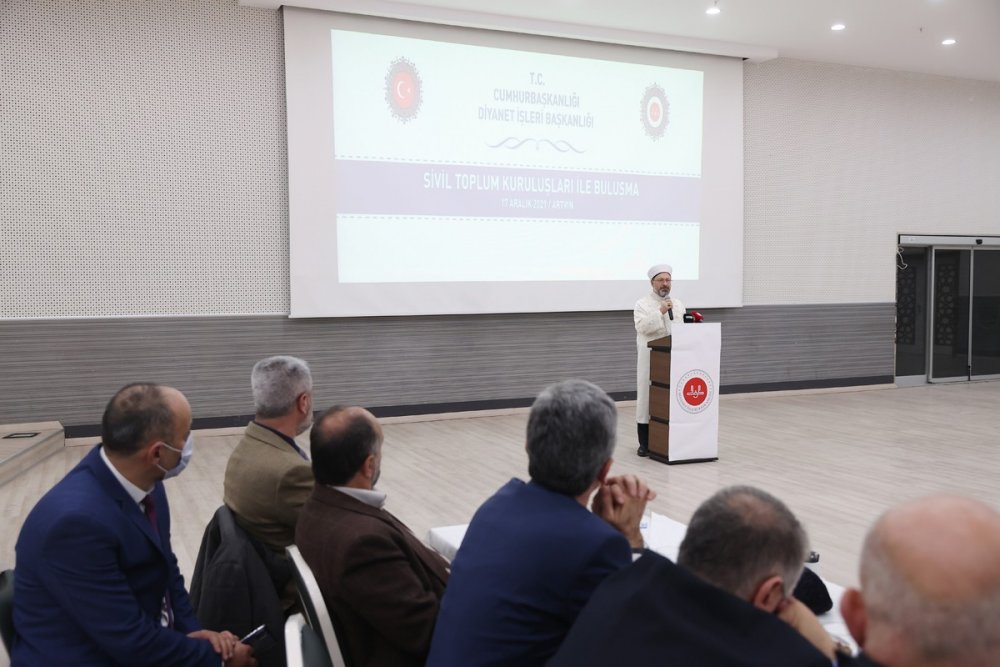 Diyanet İşleri Başkanı Erbaş'tan STK temsilcilerine iyilikte yardımlaşma çağrısı