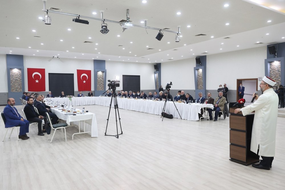 Diyanet İşleri Başkanı Erbaş'tan STK temsilcilerine iyilikte yardımlaşma çağrısı
