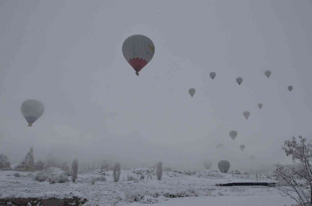 Kapadokya'da kartpostallık manzaralar! Peribacaları gelinlik giydi