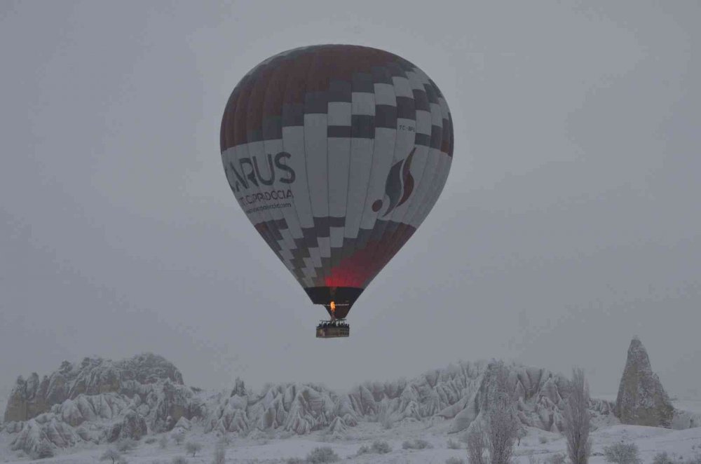 Kapadokya'da kartpostallık manzaralar! Peribacaları gelinlik giydi