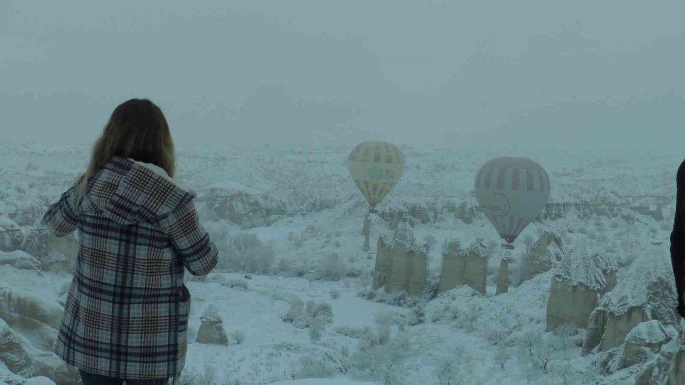 Kapadokya'da kartpostallık manzaralar! Peribacaları gelinlik giydi