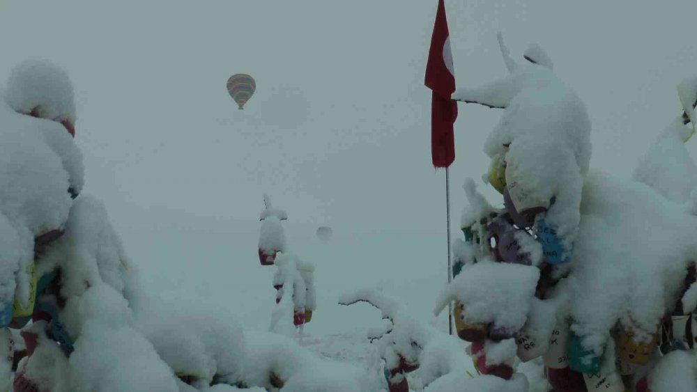 Kapadokya'da kartpostallık manzaralar! Peribacaları gelinlik giydi