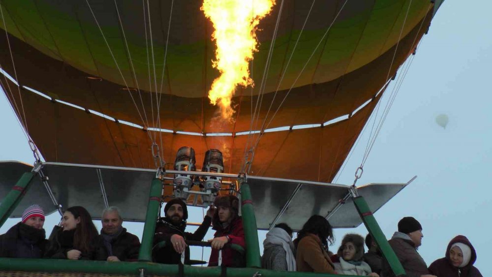 Kapadokya'da kartpostallık manzaralar! Peribacaları gelinlik giydi