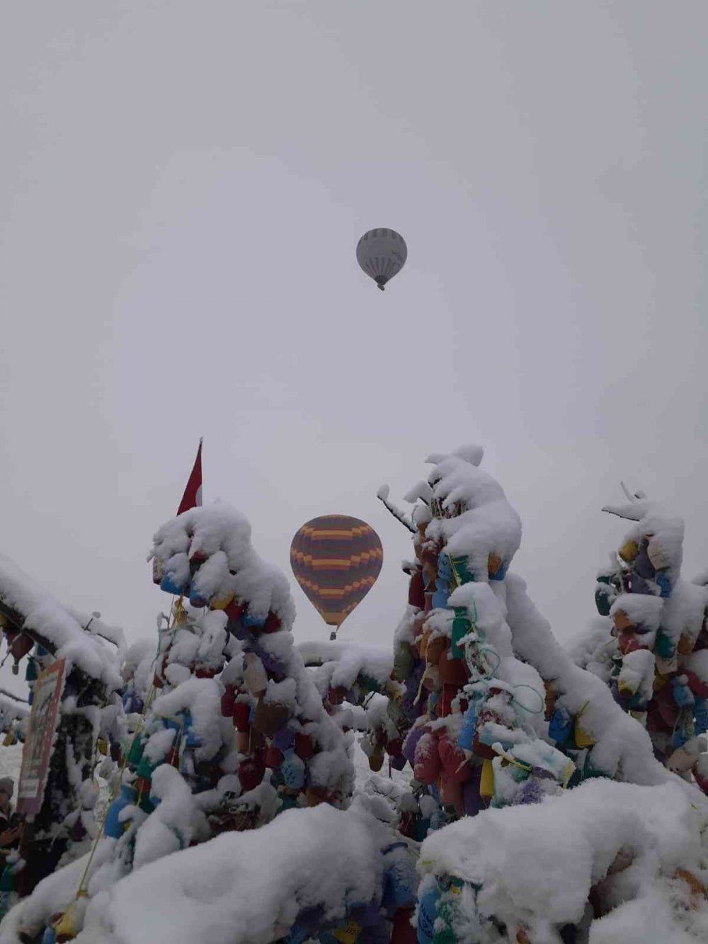 Kapadokya'da kartpostallık manzaralar! Peribacaları gelinlik giydi