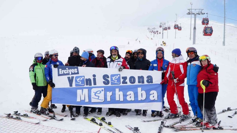 Kar kalınlığı 50 santimetreye ulaştı! Erciyes’te sezon açıldı