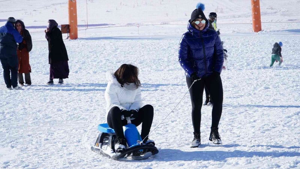 Kar kalınlığı 50 santimetreye ulaştı! Erciyes’te sezon açıldı
