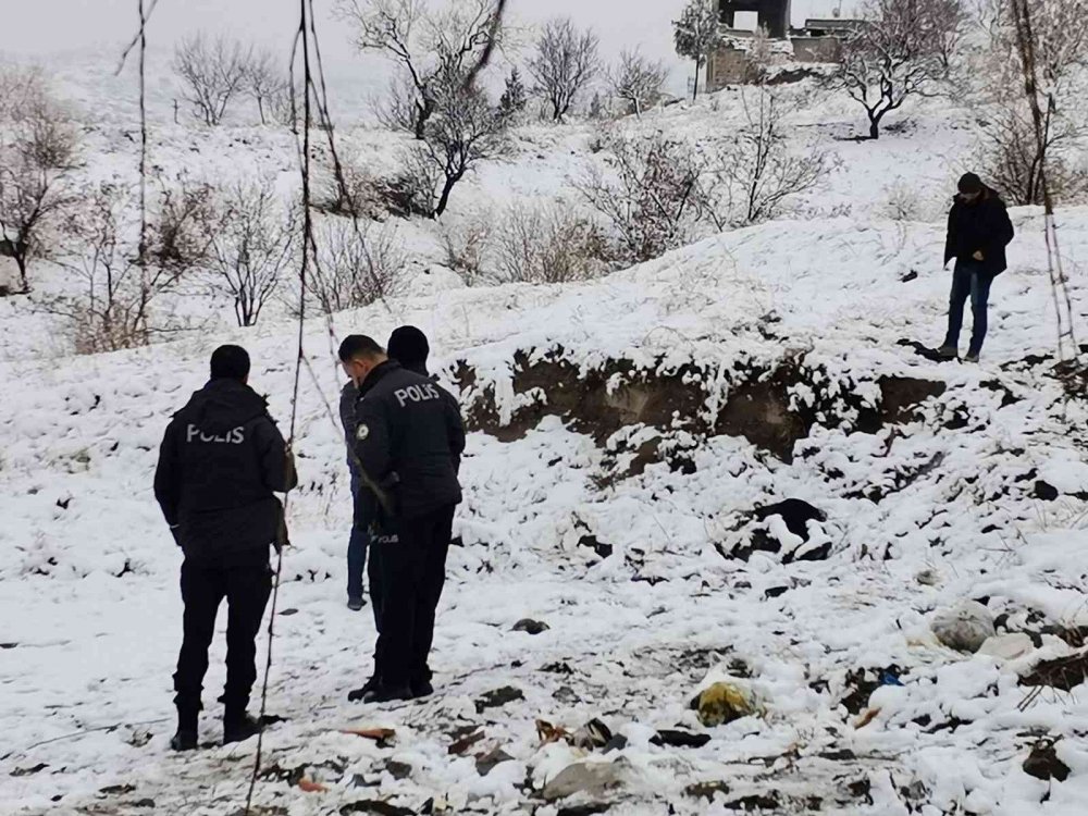 Kayseri'de boş arazide erkek cesedi bulundu